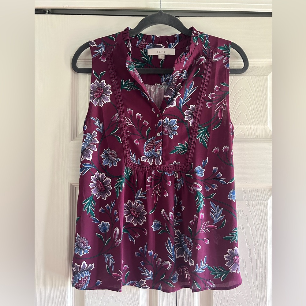 Loft Blouse Women’s Size XS Purple Blue Floral Sleeveless Ruffle Buttons